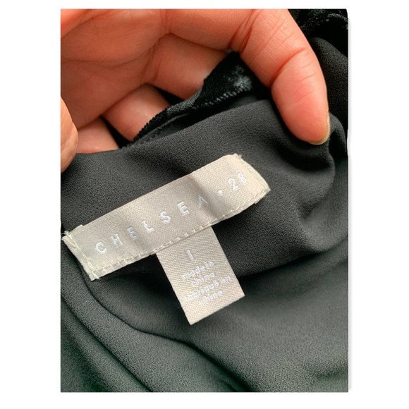 NWT CHELSEA28 Stripe Velvet V-Neck Sleeveless Top. Black. Size L - Picture 6 of 7